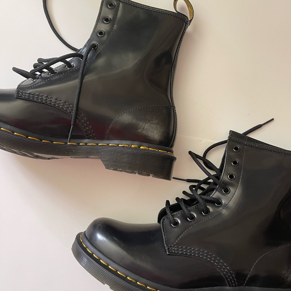 BRAND NEW DR. MARTEN BOOTS MENS 8/WOMENS 10